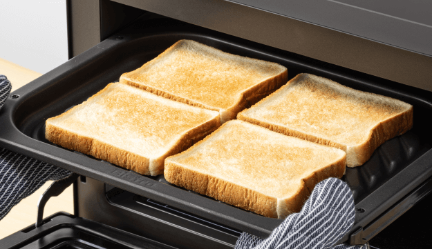 トーストは裏返し不要で、一気に4枚焼き上げ可能